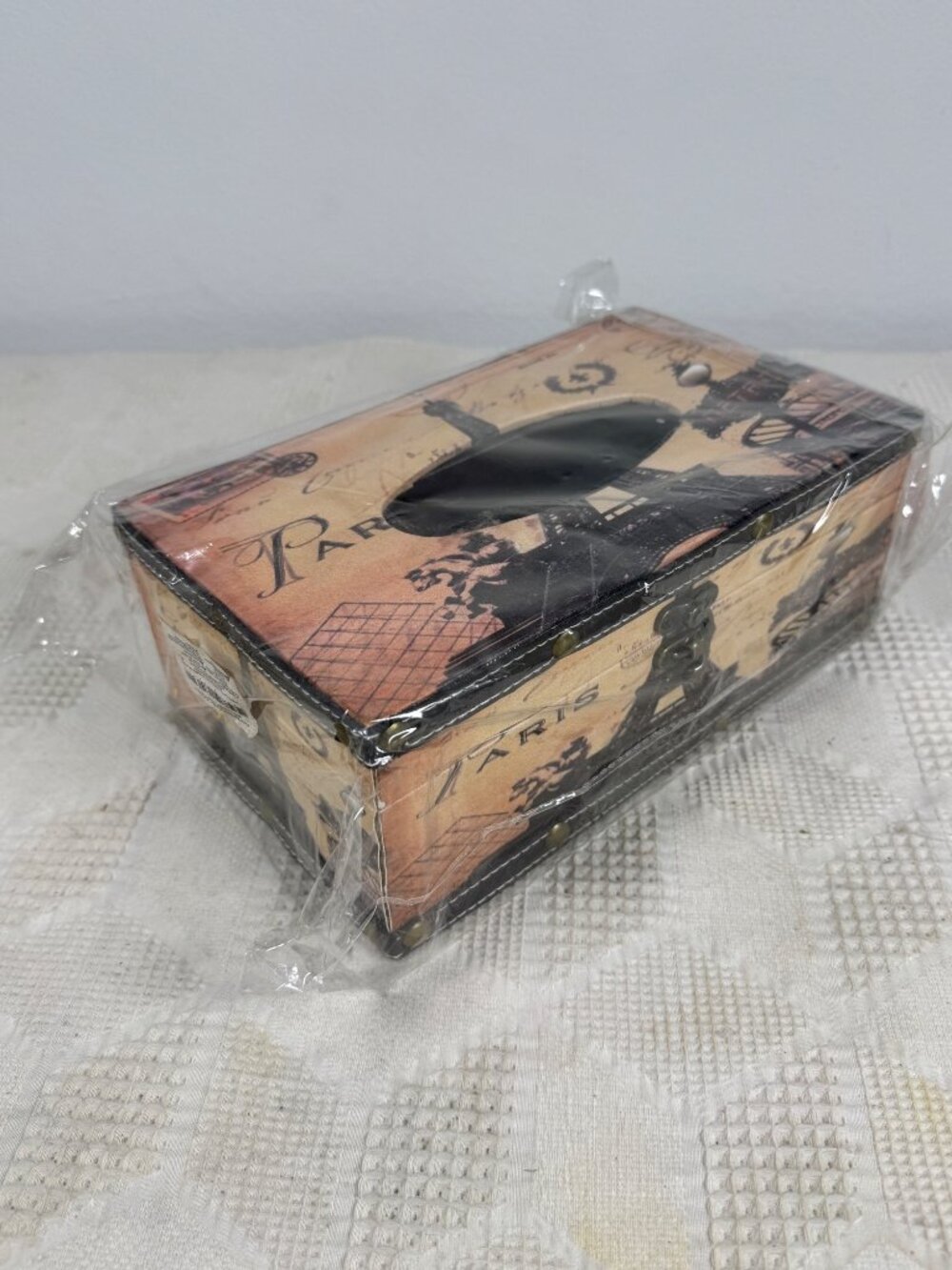 Paris Eiffel Tower Tissue Box Cover Latch Leatherette Finish Old World Stye NEW